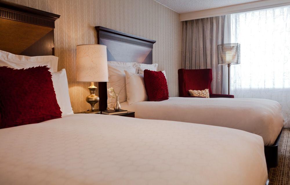Renaissance Chicago North Shore Hotel Нортбрук Экстерьер фото