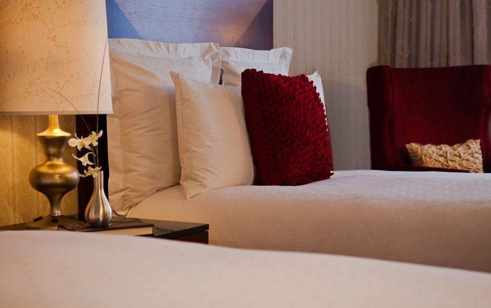 Renaissance Chicago North Shore Hotel Нортбрук Экстерьер фото