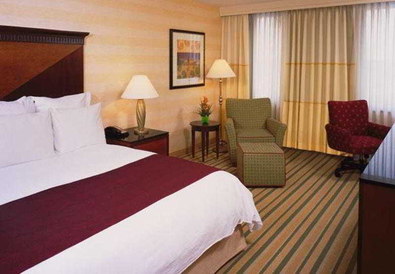 Renaissance Chicago North Shore Hotel Нортбрук Номер фото