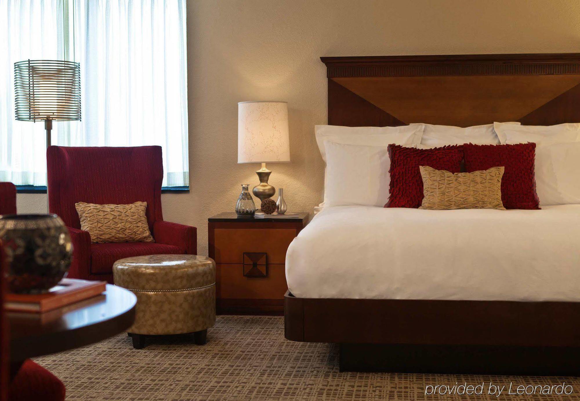 Renaissance Chicago North Shore Hotel Нортбрук Экстерьер фото