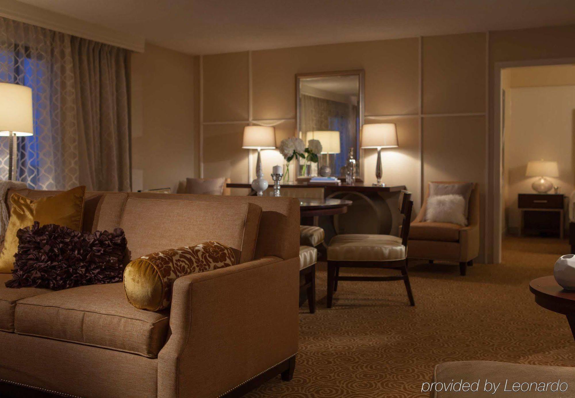 Renaissance Chicago North Shore Hotel Нортбрук Номер фото