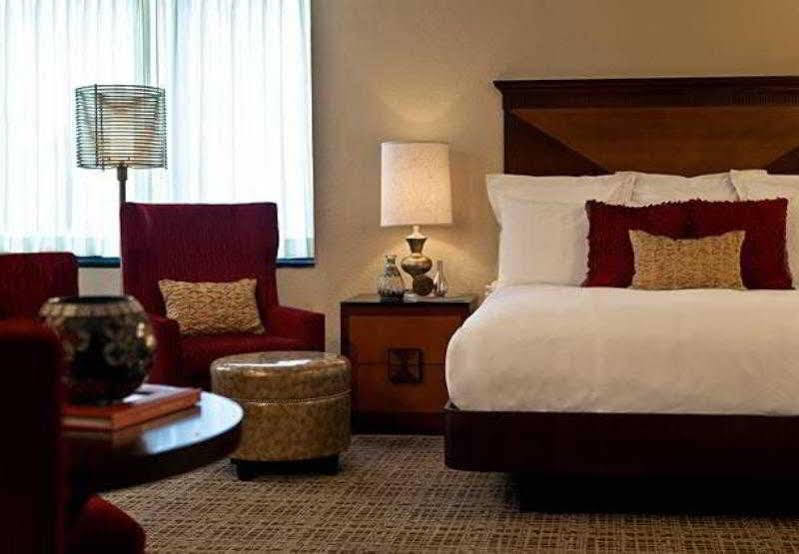 Renaissance Chicago North Shore Hotel Нортбрук Экстерьер фото